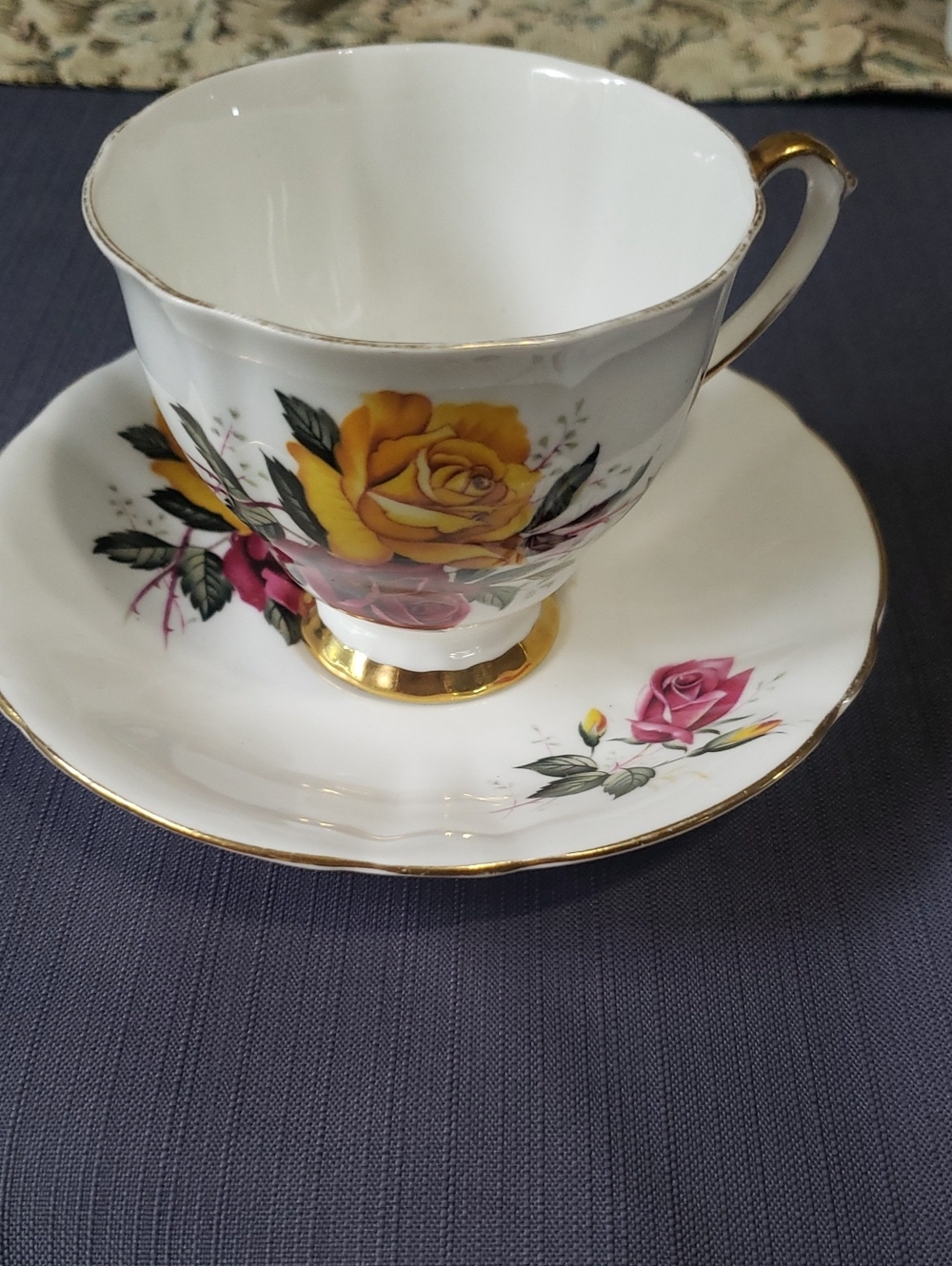 Quality WINDSOR Fine Bone China Tea Cup, Saucer & Plate Trio 'ROSES' C.1950s